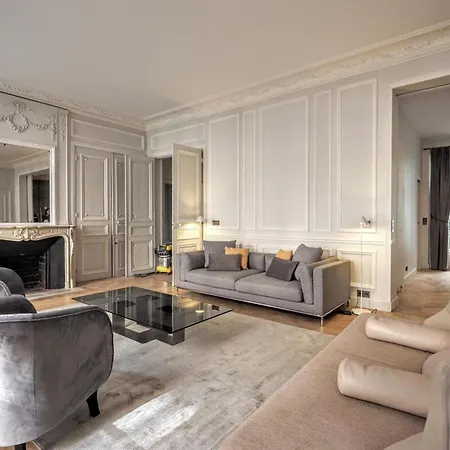Quai Dorsay Exception In Appartement