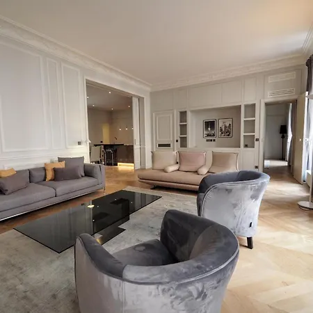 Quai Dorsay Exception In Apartman